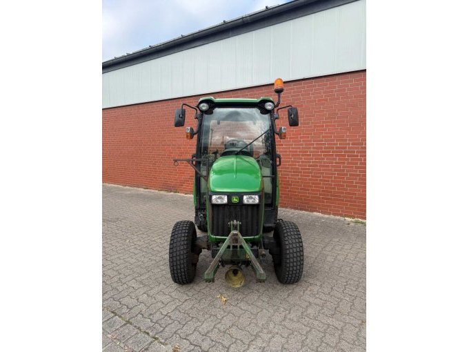 John Deere (3520) von vorne