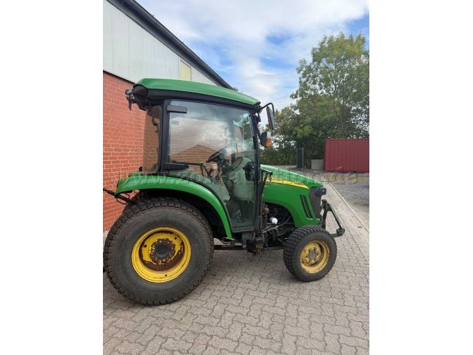 John Deere (3520) von rechts