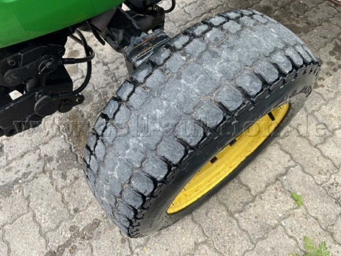 Ansicht Schäden Reifen links