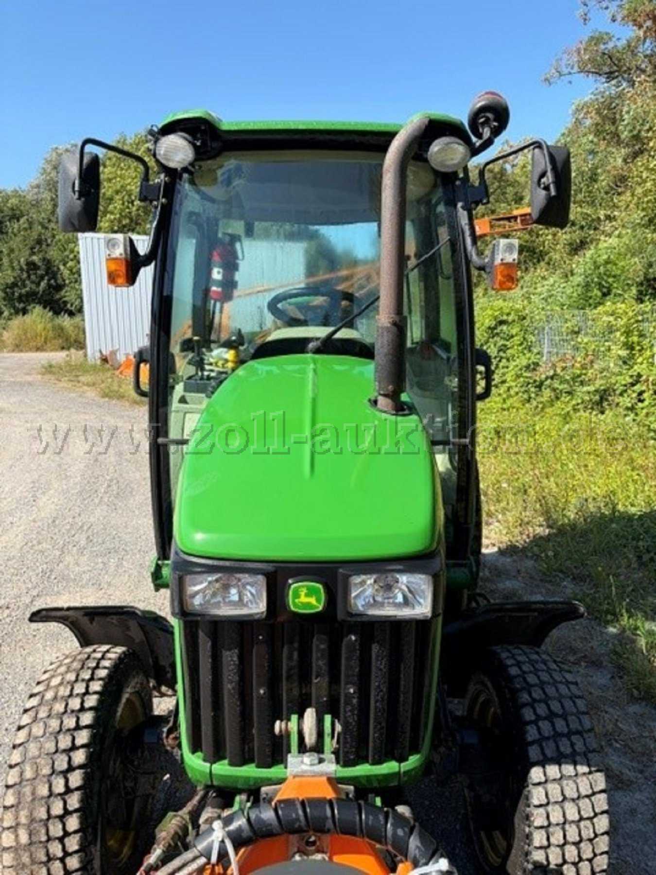 1 John Deere 3720 Kompakttraktor inkl. Anbaugeräten