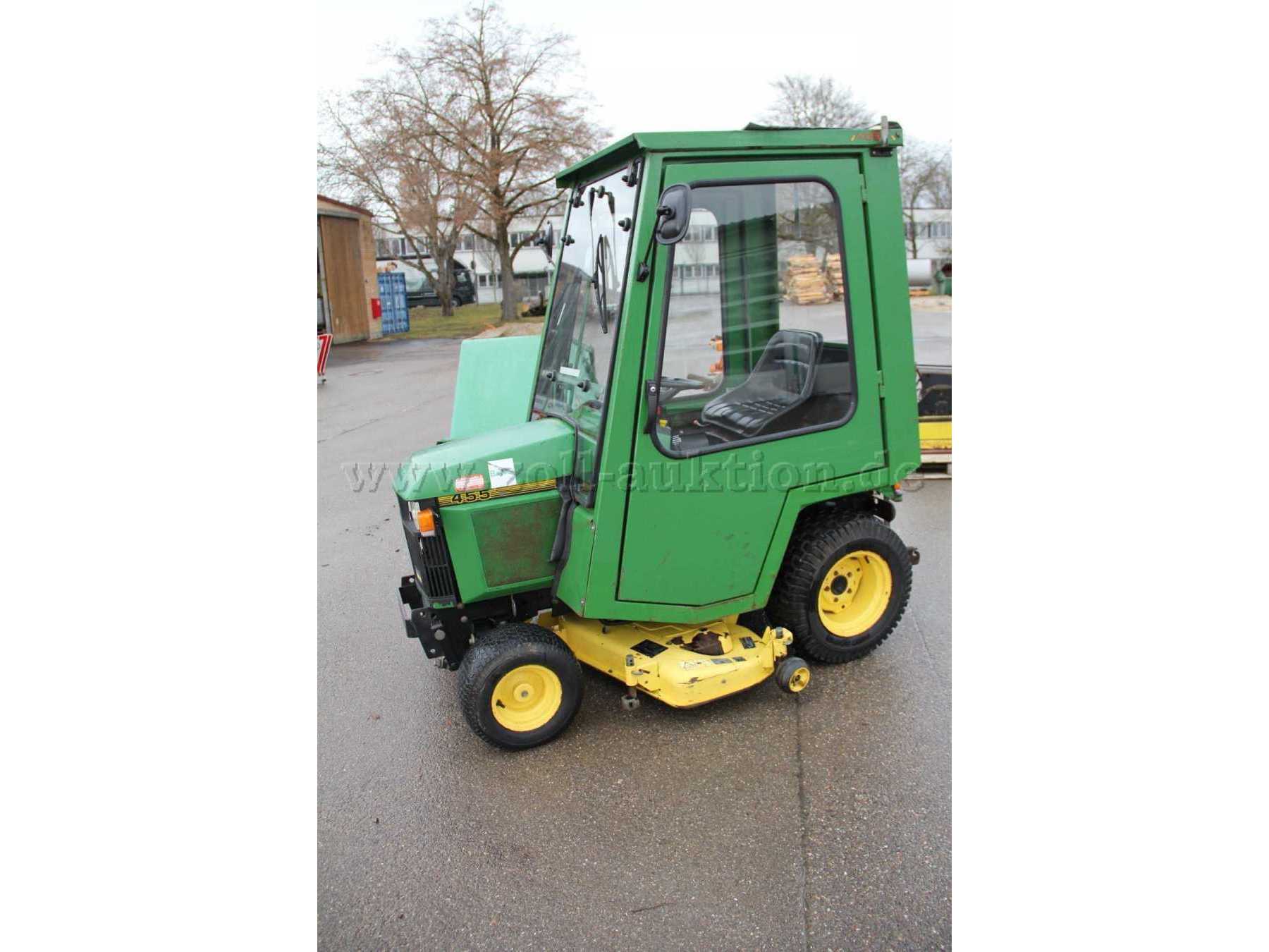 Rasenmähertraktor