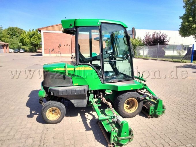 John Deere Großflächen-Spindelmäher Seitenansicht rechts