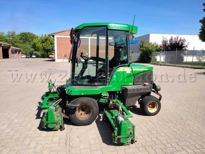John Deere Großflächen-Spindelmäher Seitenansicht links