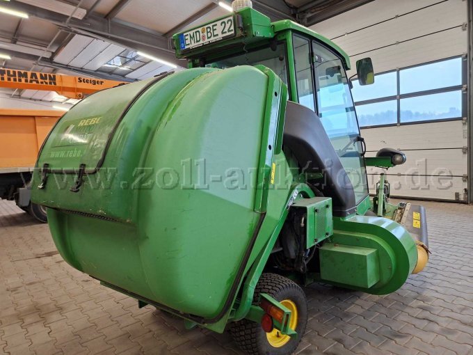 1 John Deere Großflächenmäher (Allrad, Mähwerk, Komfortkabine und Sammelbehälter) – foto 5 – kavel bij Zoll-Auktion, Emden