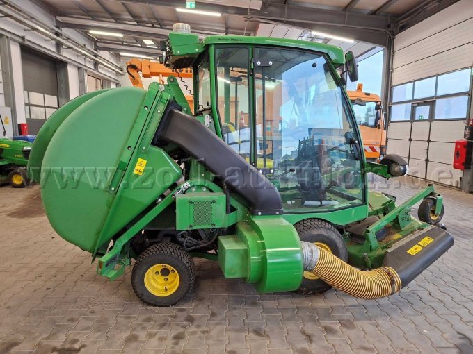 1 John Deere Großflächenmäher (Allrad, Mähwerk, Komfortkabine und Sammelbehälter) – foto 4 – kavel bij Zoll-Auktion, Emden