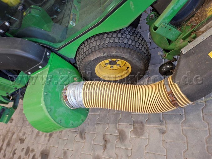 1 John Deere Großflächenmäher (Allrad, Mähwerk, Komfortkabine und Sammelbehälter) – foto 6 – kavel bij Zoll-Auktion, Emden