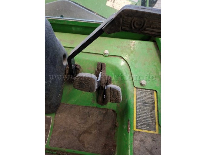 1 John Deere Großflächenmäher (Allrad, Mähwerk, Komfortkabine und Sammelbehälter) – foto 10 – kavel bij Zoll-Auktion, Emden