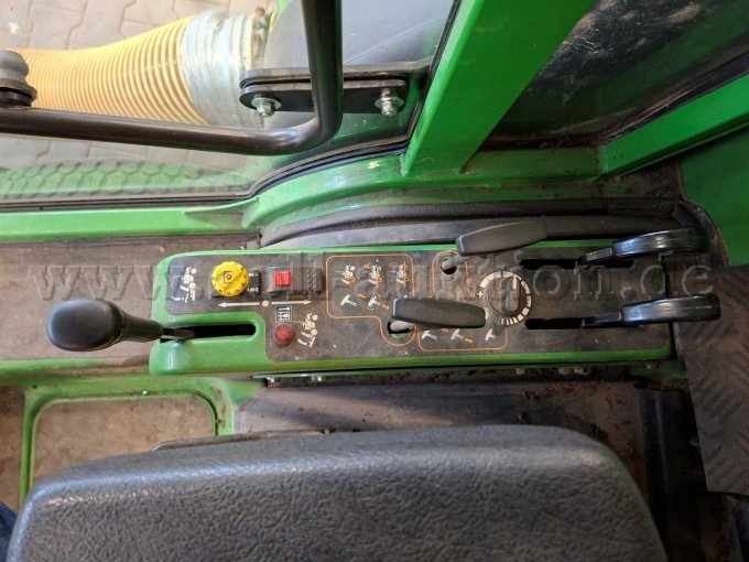 1 John Deere Großflächenmäher (Allrad, Mähwerk, Komfortkabine und Sammelbehälter) – foto 9 – kavel bij Zoll-Auktion, Emden