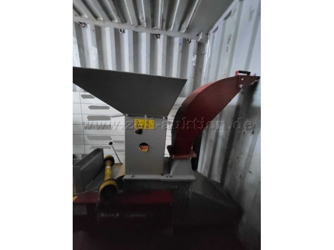 Schredder, GSZ 242 mit Zapfwellenantriebm Seitenansicht