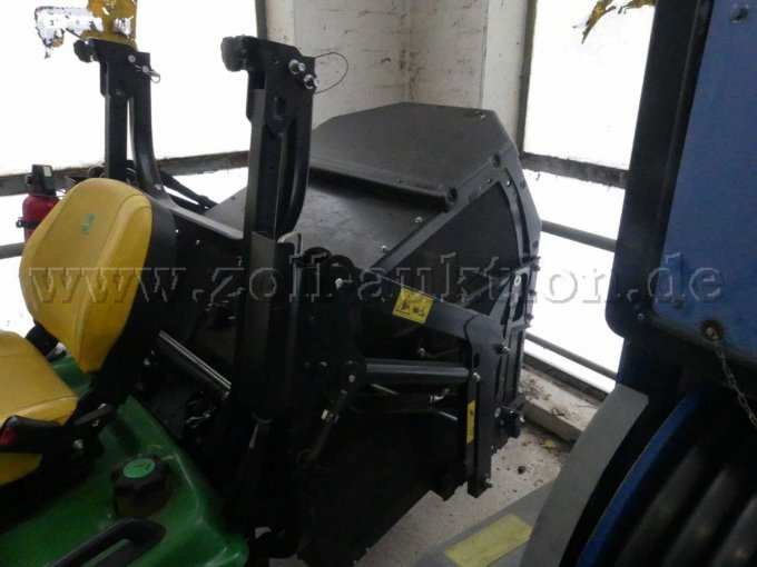 Heckansicht mit Auffangbehälter