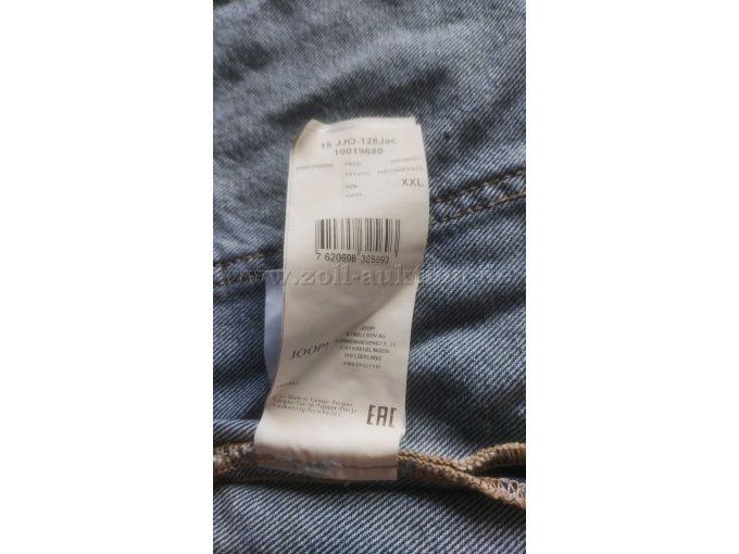 weiteres Label in der Jacke