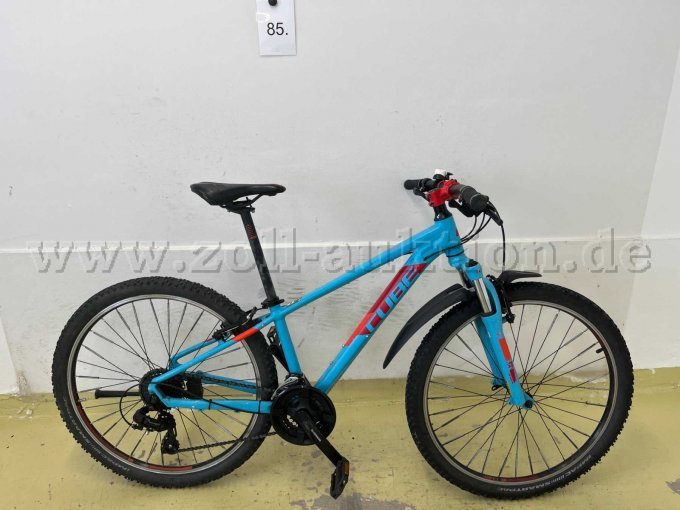 Jugend-Mountainbike von Cube, rechts