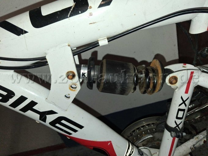 Jugend Mountainbike weis Rahmenfeder beschädigt