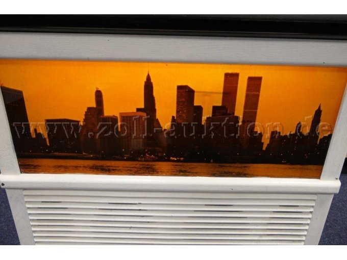 Detailaufnahme der Vorderseite mit New York Skyline