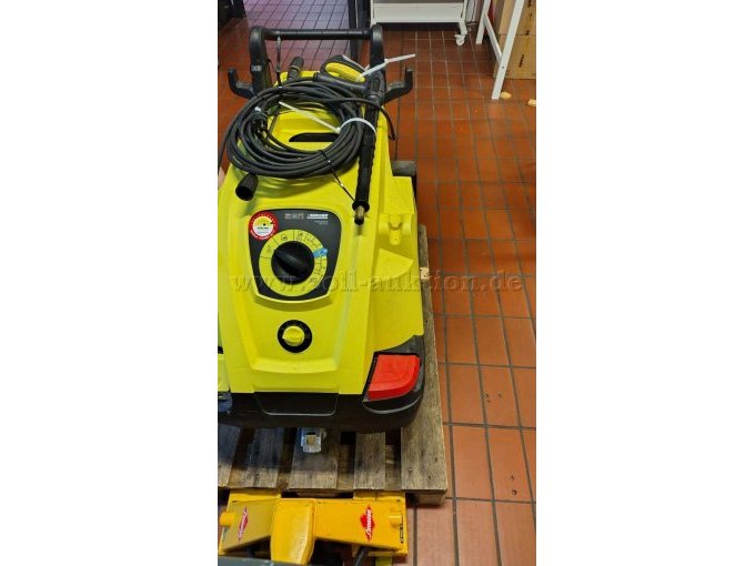 Der Kärcher mit Zubehör auf Palette 2