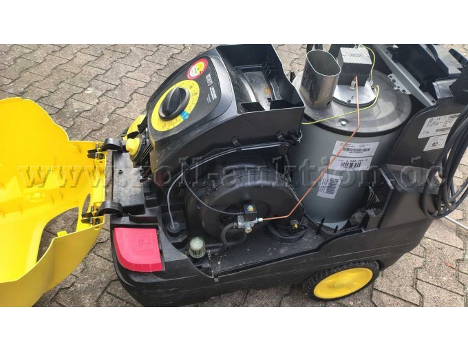 Der Kärcher geöffnet von Rechts