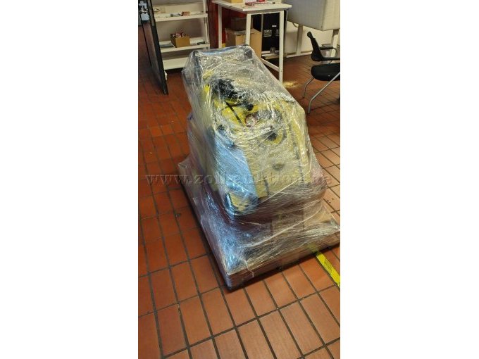 Der Kärcher mit Zubehör foliert auf Palette 2