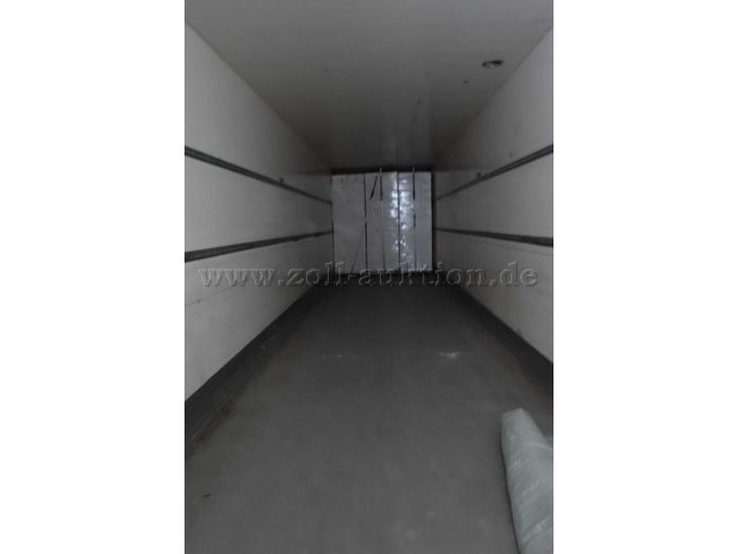 Ladefläche, vorhandene Ladung wird vor Auslieferung entsorgt.