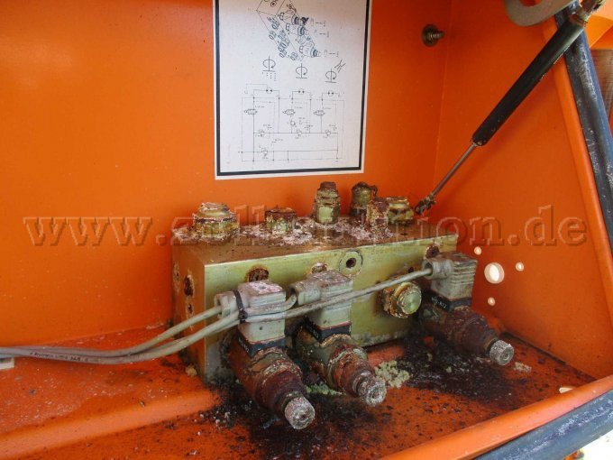 1 Küpper - Weisser LKW Salzstreuautomat IMSSN, gebraucht: Detailansicht Hydrauliksteuerblock