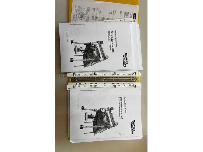 Ordner mit Anleitungen und Listen