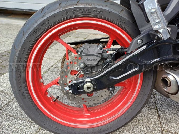 Kawasaki Z650 - Hinterrad rechte Seite