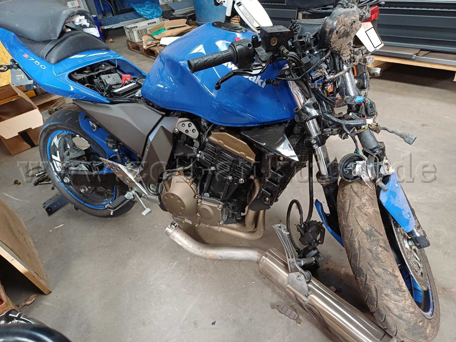1 KAWASAKI Z750 Naked Bike - Unfallschaden - gebraucht als Teilespender