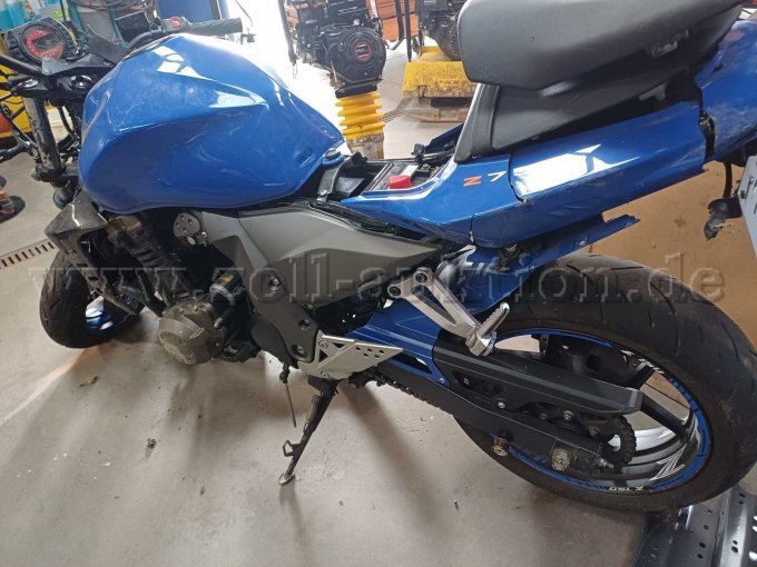 1 KAWASAKI Z750 Naked Bike - Unfallschaden - gebraucht als Teilespender – foto 3 – kavel bij Zoll-Auktion, Lontzen