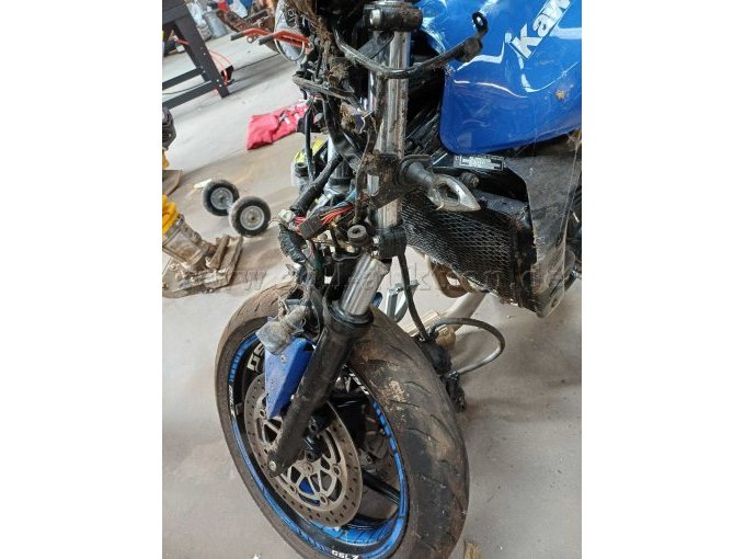 1 KAWASAKI Z750 Naked Bike - Unfallschaden - gebraucht als Teilespender – foto 7 – kavel bij Zoll-Auktion, Lontzen