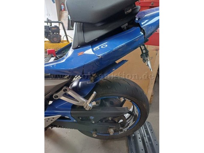 1 KAWASAKI Z750 Naked Bike - Unfallschaden - gebraucht als Teilespender – foto 6 – kavel bij Zoll-Auktion, Lontzen
