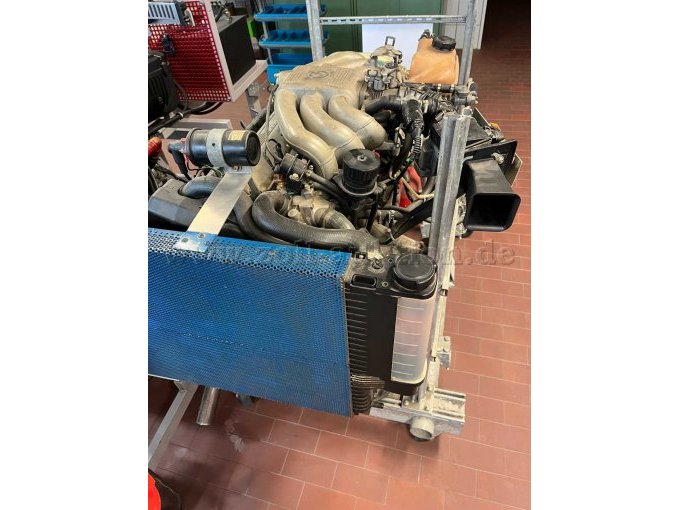 BWM Schulungsmotor, Typ: 320 i E30 - Ansicht seitlich links