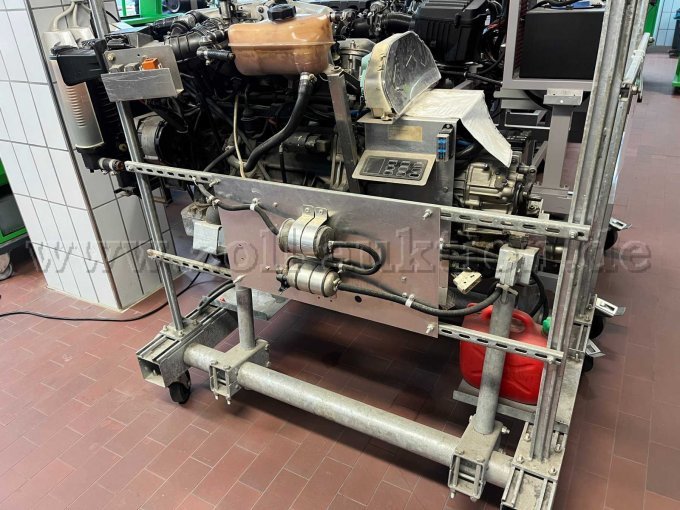 BWM Schulungsmotor, Typ: 320 i E30 - Ansicht Front