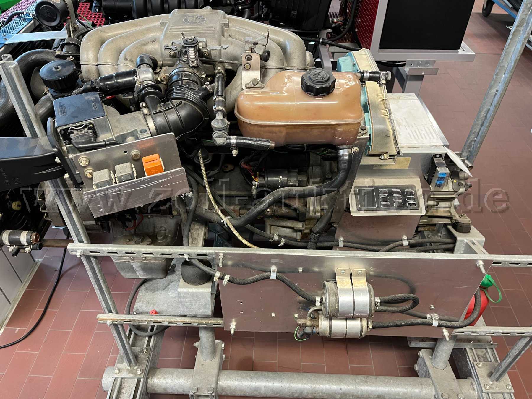 BWM Schulungsmotor, Typ: 320 i E30 - Front