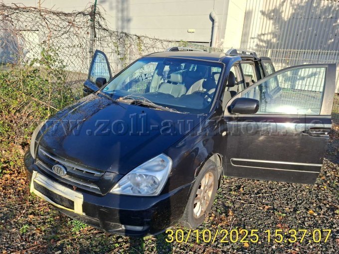 KIA Carnival Ansicht vorne, geöffnete Türen