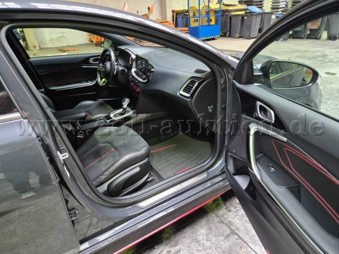 rechte Seite vorne offen