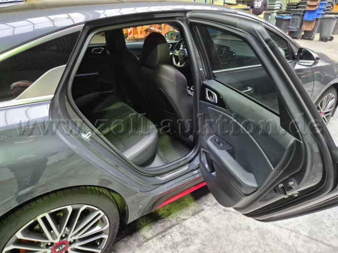 rechte Seite hinten offen