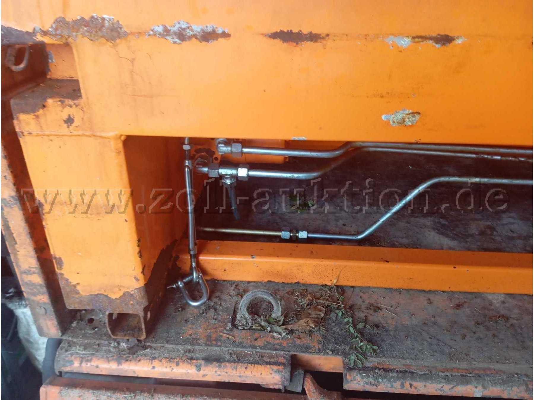 Silostreuer Befestigung