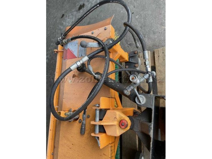 Hydraulikschläuche auf dem Gerät