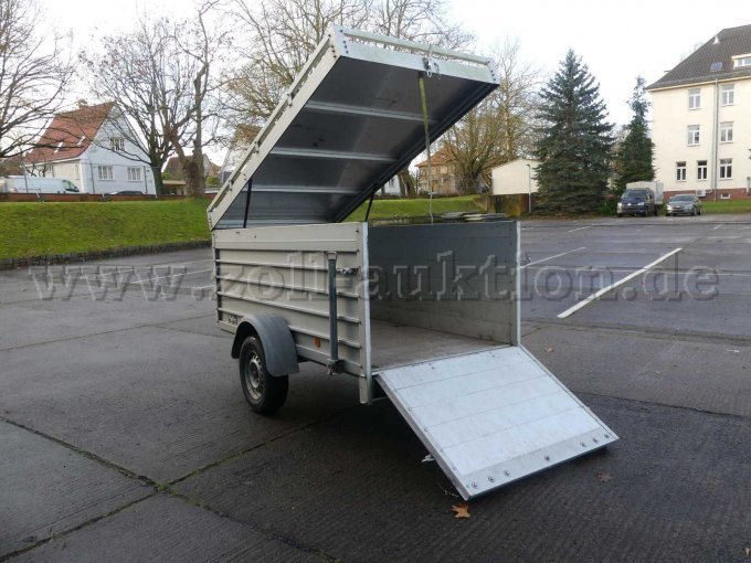 Heckansicht hinten links offen