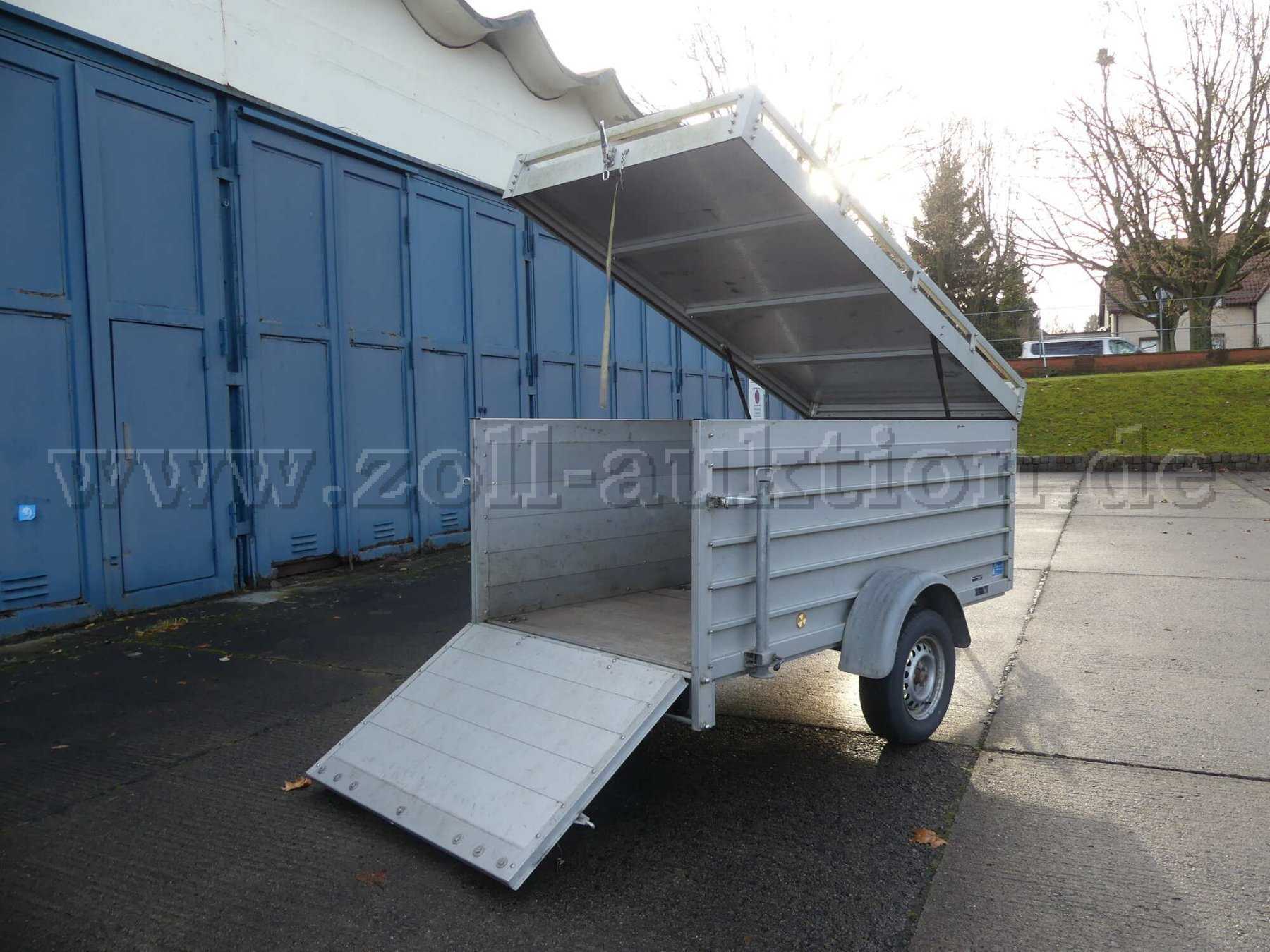 Heckansicht rechts offen