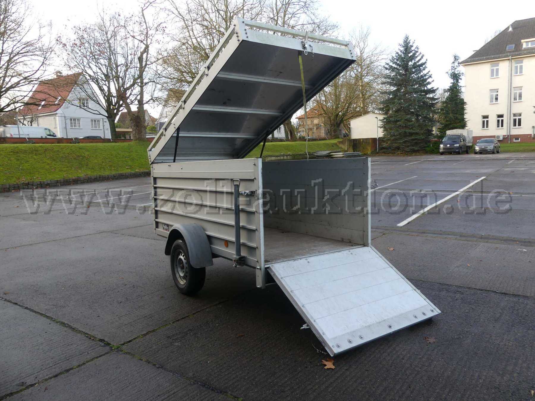 Heckansicht hinten links offen