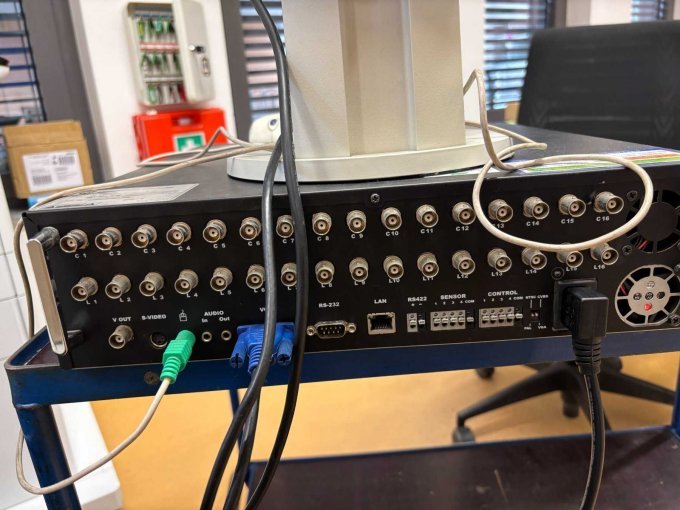 Ansicht VAG Stecker und Maus Anschluss