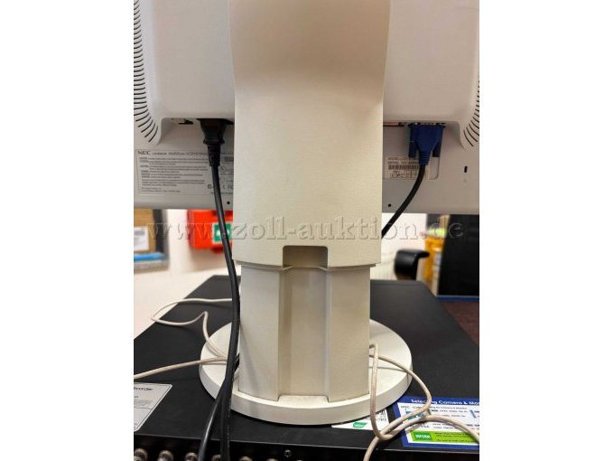 Monitor Rückseite mit Anschluss Strom und VAG Stecker