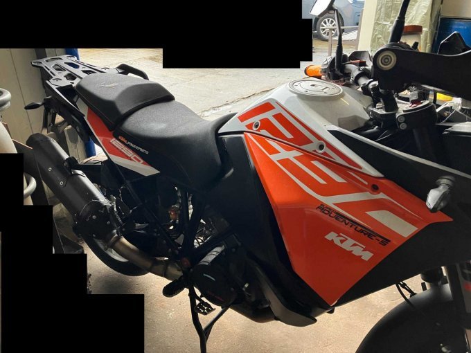 Seitenansicht mit Auspuff