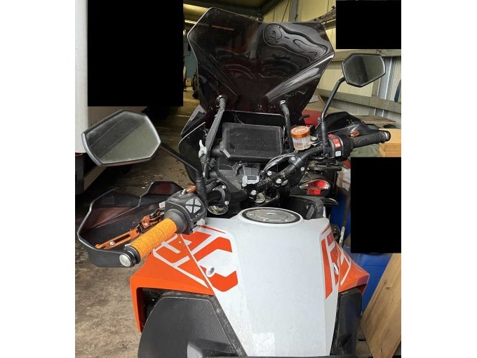 Lenkradausstattung und Tank