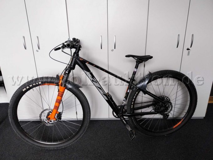 Fahrrad linke Seite mit Beschädigung