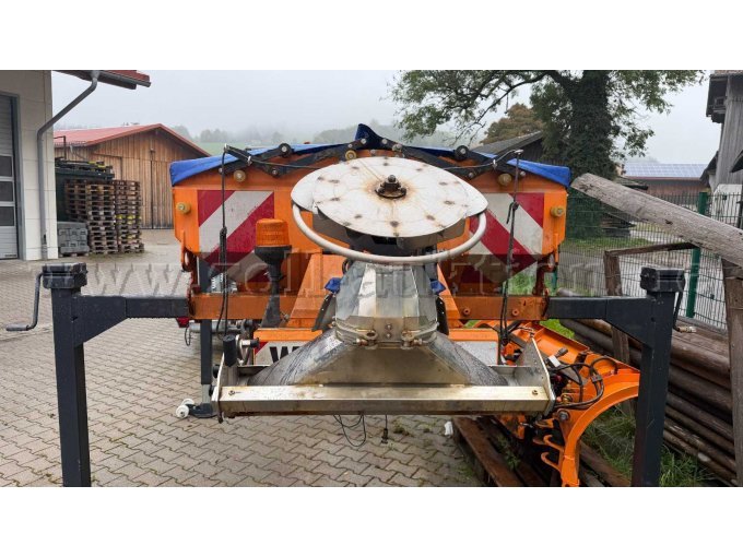 Heckansicht mit Streuteller