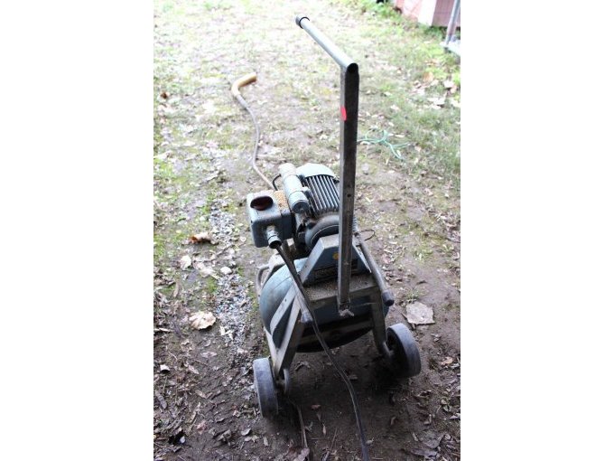 Ansicht Maschine mit Gestell