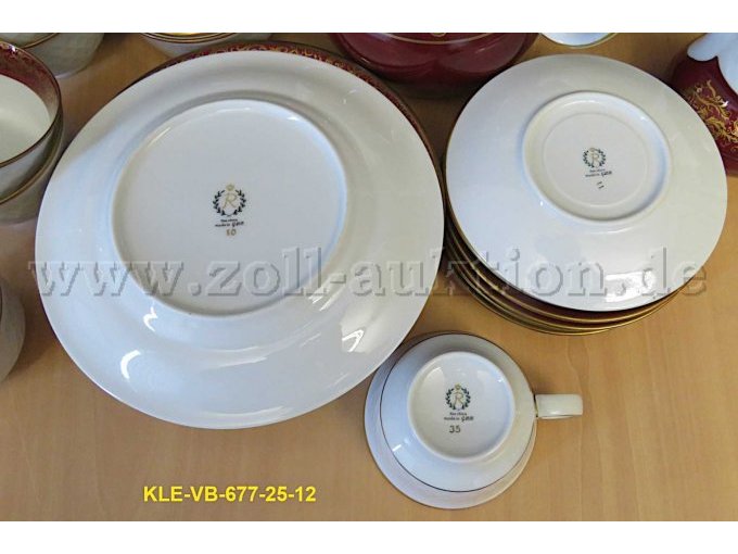 Stempel auf Teller, Untertassen und Tassen