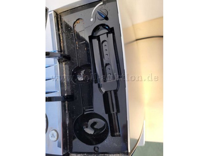 Fach für Zubehör und Mahlwerkverstellung