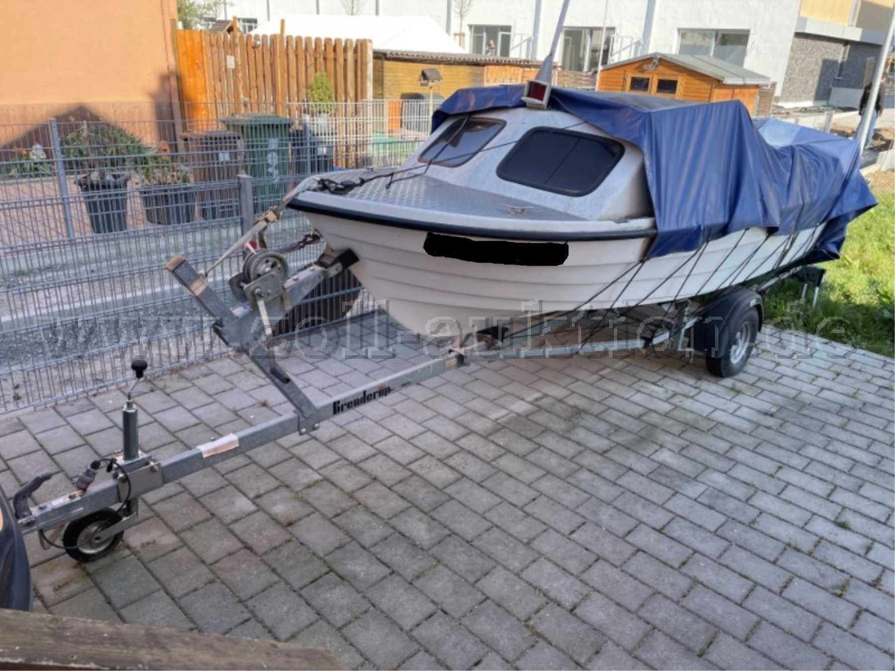 Boot mit Hänger